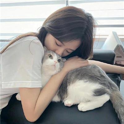 战火中的花蕾